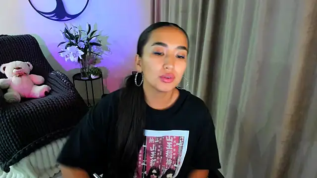 Snapshot of worldofkim chatting on 10/28/25, 08:22 worldofkim online show from 10/28/25, 08:22