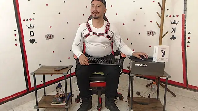 Snapshot of KalethBigDick chatting on 01/22/25, 01:21 KalethBigDick online show from 01/22/25, 01:21