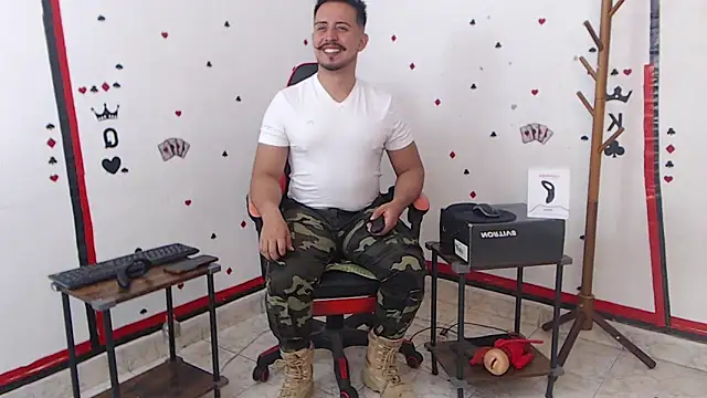 Snapshot of KalethBigDick chatting on 03/05/25, 03:29 KalethBigDick online show from 03/05/25, 03:29