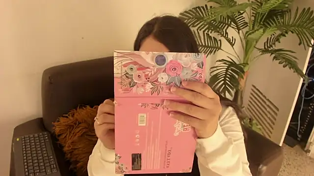 Miia Thompsonn online show from 01/17/25, 10:01