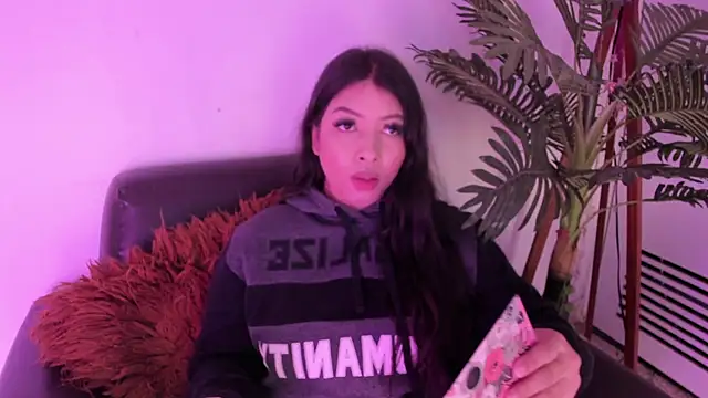 Miia Thompsonn online show from 01/22/25, 03:09