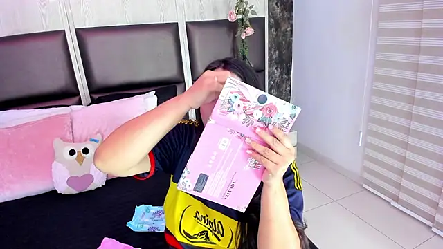 Miia Thompsonn online show from 03/05/25, 03:18