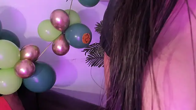 Miia Thompsonn online show from 03/14/25, 03:26