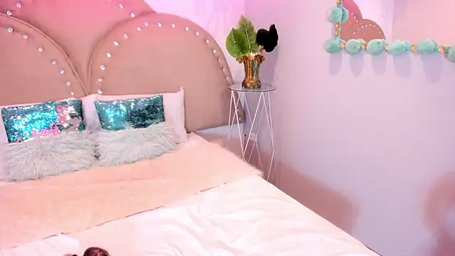 Miia Thompsonn online show from 10/01/25, 03:12