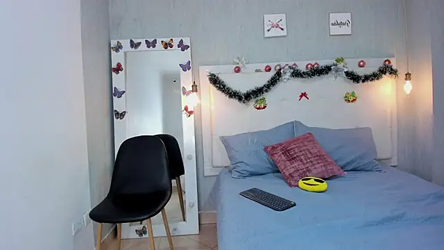 aishawild online show from 12/16/24, 12:27