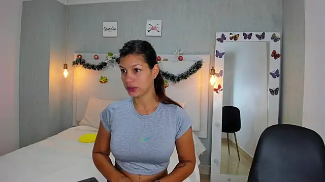 aishawild online show from 12/20/24, 12:49