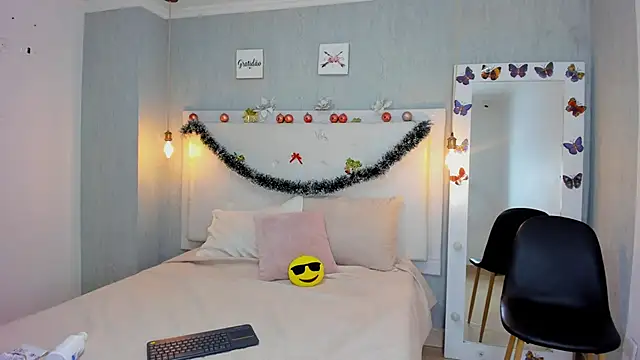 aishawild online show from 12/30/24, 12:42