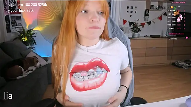 Snapshot of lil_lia chatting on 09/19/25, 08:53 lil lia online show from 09/19/25, 08:53