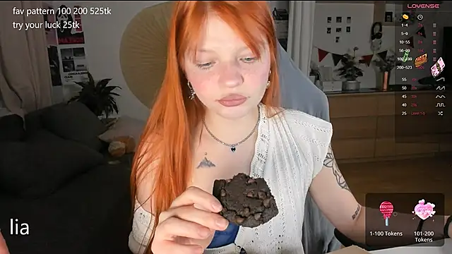 Snapshot of lil_lia chatting on 09/24/25, 08:45 lil lia online show from 09/24/25, 08:45