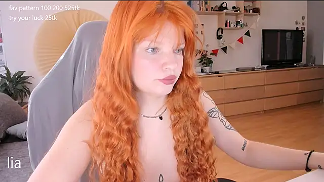 Snapshot of lil_lia chatting on 10/01/25, 08:42 lil lia online show from 10/01/25, 08:42