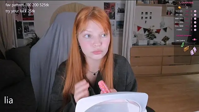 Snapshot of lil_lia chatting on 10/03/25, 04:04 lil lia online show from 10/03/25, 04:04