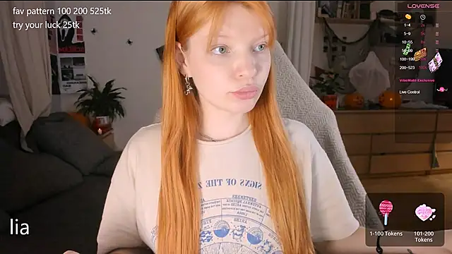 Snapshot of lil_lia chatting on 10/23/25, 01:05 lil lia online show from 10/23/25, 01:05