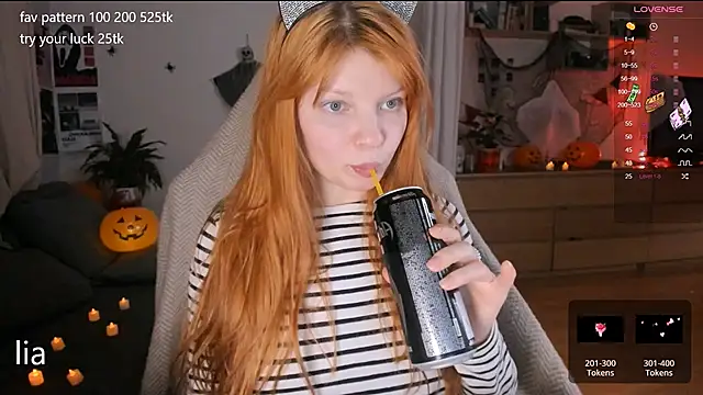 Snapshot of lil_lia chatting on 10/23/25, 09:57 lil lia online show from 10/23/25, 09:57