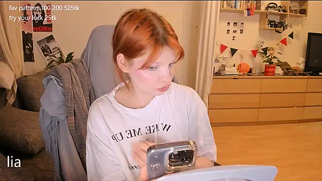 Snapshot of lil_lia chatting on 11/06/25, 10:54 lil lia online show from 11/06/25, 10:54