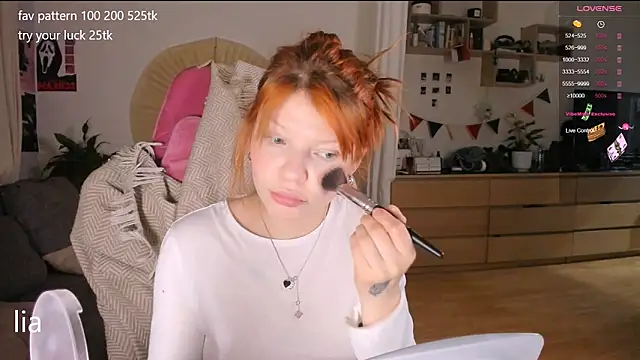 Snapshot of lil_lia chatting on 11/14/25, 09:24 lil lia online show from 11/14/25, 09:24