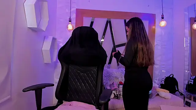 Snapshot of ary_cooper_ chatting on 09/24/25, 12:30 ary cooper online show from 09/24/25, 12:30