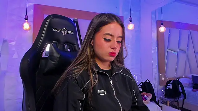 Snapshot of ary_cooper_ chatting on 10/30/25, 12:39 ary cooper online show from 10/30/25, 12:39