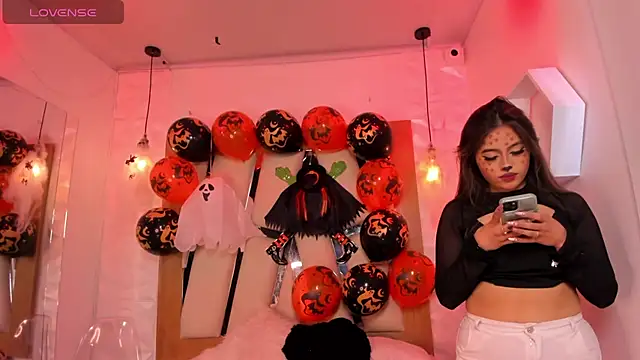 Snapshot of ary_cooper_ chatting on 10/31/25, 01:56 ary cooper online show from 10/31/25, 01:56