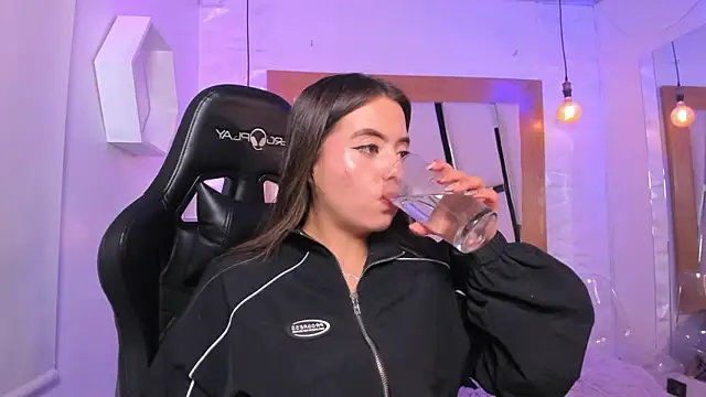 Snapshot of ary_cooper_ chatting on 11/20/25, 12:16 ary cooper online show from 11/20/25, 12:16