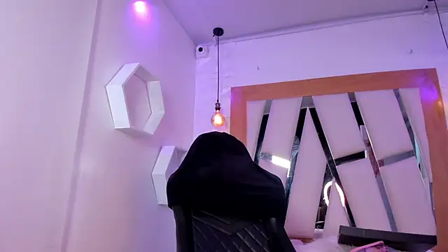 Snapshot of ary_cooper_ chatting on 12/05/25, 12:47 ary cooper online show from 12/05/25, 12:47