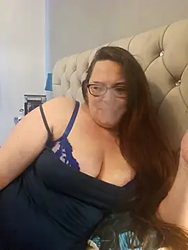 Snapshot of Sexy_Binxy chatting on 05/05/26, 12:57 Sexy Binxy online show from 05/05/26, 12:57