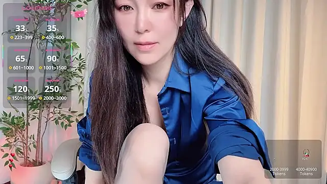 Snapshot of Ada-xixi chatting on 11/12/25, 12:11 Ada-xixi online show from 11/12/25, 12:11