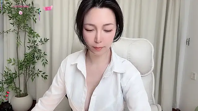 Snapshot of Ada-xixi chatting on 04/25/26, 11:46 Ada-xixi online show from 04/25/26, 11:46