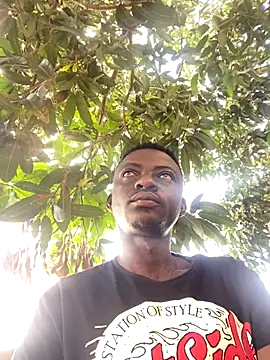 Snapshot of BigBrotherFreak chatting on 10/06/25, 03:31 BigBrotherFreak online show from 10/06/25, 03:31