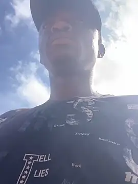 Snapshot of BigBrotherFreak chatting on 11/09/25, 08:56 BigBrotherFreak online show from 11/09/25, 08:56