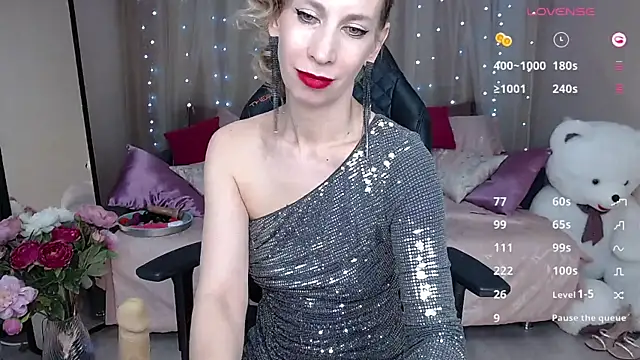 AdrianaSea online show from 12/06/24, 08:26