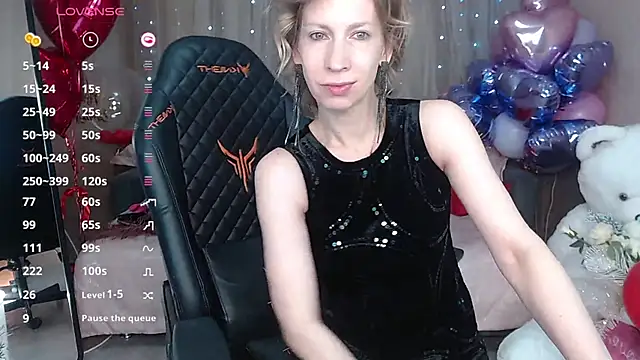 AdrianaSea online show from 03/06/25, 04:19