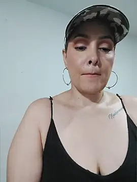Snapshot of Miss_Agatha chatting on 04/17/26, 12:13 Miss Agatha online show from 04/17/26, 12:13