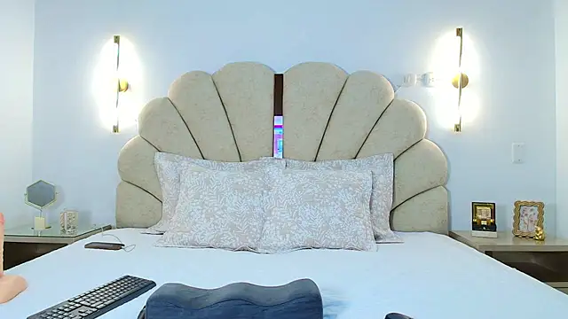 Meghanparker1 online show from 11/26/25, 10:11