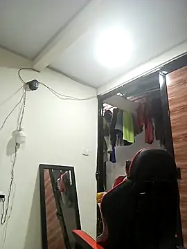 AlejoKhalifa  online show from 10/04/25, 09:35