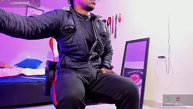 AlejoKhalifa  online show from 10/10/25, 09:19