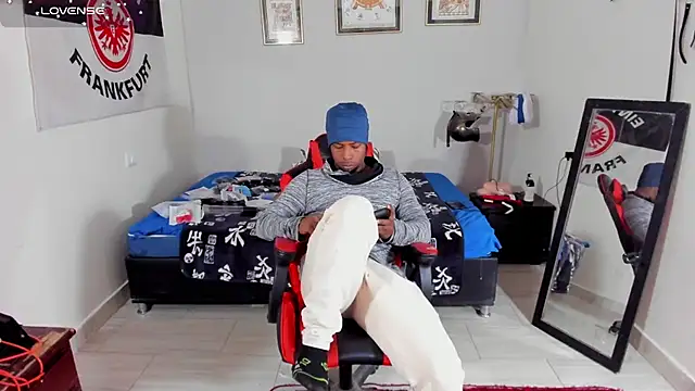 AlejoKhalifa  online show from 11/25/25, 10:15