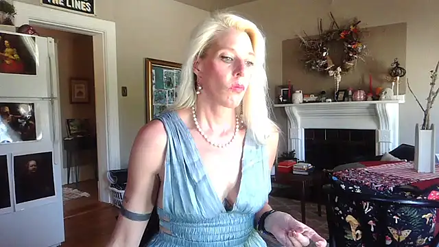 Snapshot of Glamazonx chatting on 10/29/25, 07:59 Glamazonx online show from 10/29/25, 07:59