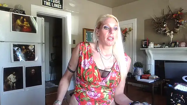 Snapshot of Glamazonx chatting on 10/31/25, 07:48 Glamazonx online show from 10/31/25, 07:48