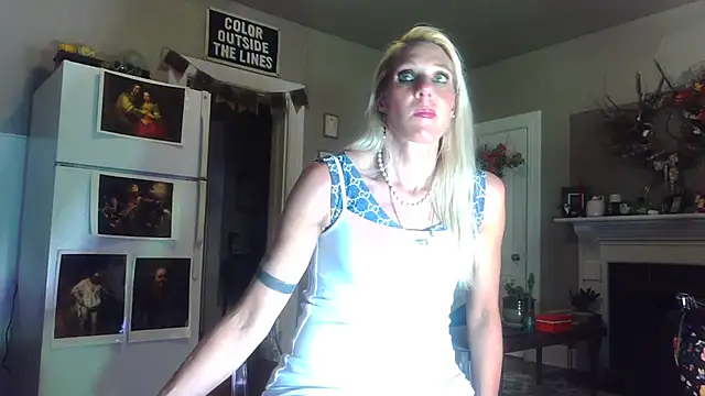 Snapshot of Glamazonx chatting on 11/10/25, 01:26 Glamazonx online show from 11/10/25, 01:26