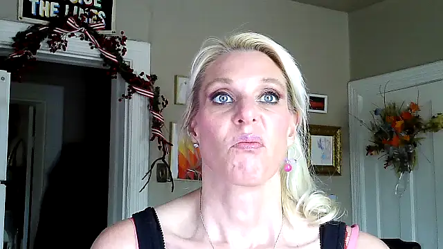 Snapshot of Glamazonx chatting on 11/29/25, 09:07 Glamazonx online show from 11/29/25, 09:07