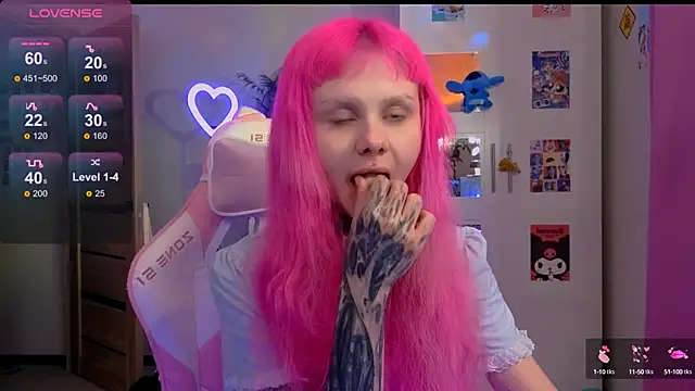 Britney Lynch online show from 10/13/25, 03:01