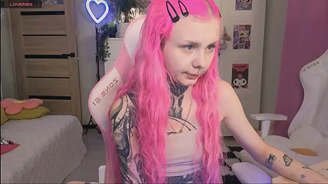 Britney Lynch online show from 10/17/25, 12:01