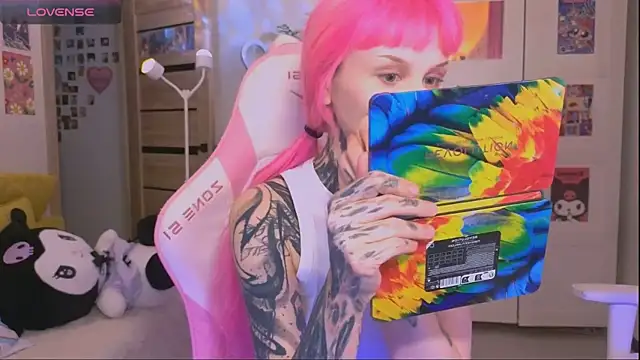 Britney Lynch online show from 10/23/25, 12:37