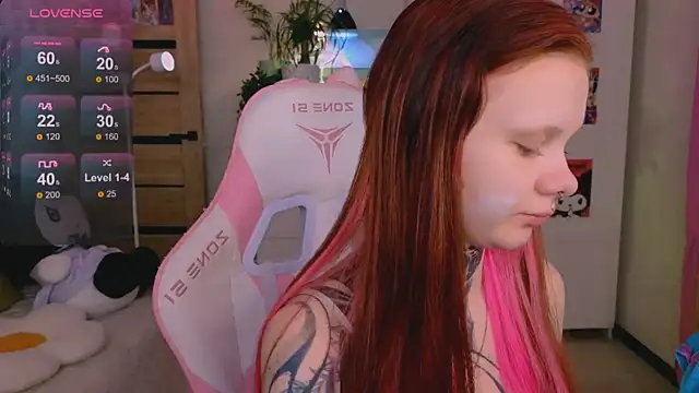 Snapshot of Britney_Lynch chatting on 11/06/25, 10:10 Britney Lynch online show from 11/06/25, 10:10