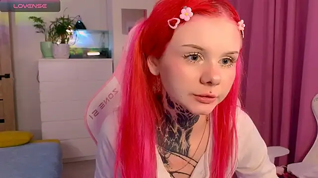 Snapshot of Britney_Lynch chatting on 11/14/25, 06:28 Britney Lynch online show from 11/14/25, 06:28