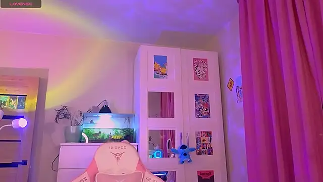 Snapshot of Britney_Lynch chatting on 11/28/25, 09:17 Britney Lynch online show from 11/28/25, 09:17