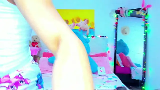 Candy Candy   online show from 11/17/25, 02:17