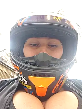 Snapshot of Celeem_ chatting on 10/19/25, 09:15 Celeem online show from 10/19/25, 09:15