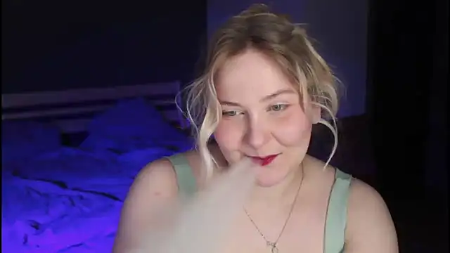 Snapshot of sensual_girrrl chatting on 06/11/26, 12:19 sensual girrrl online show from 06/11/26, 12:19