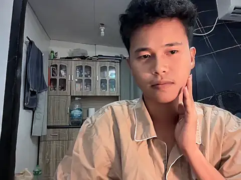 Snapshot of Asiantwink21 chatting on 10/30/25, 12:28 Asiantwink21 online show from 10/30/25, 12:28